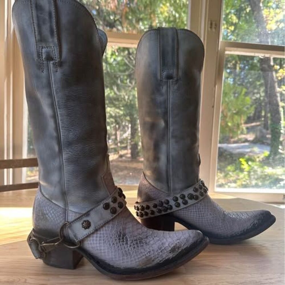 Falcon size 8